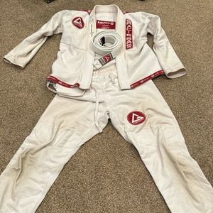Gracie Barra kids Gi- size M4 with Y6 size belt